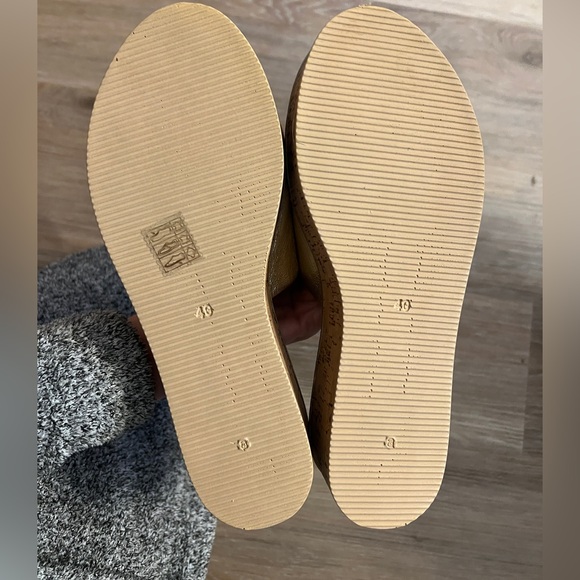 Kurt Geiger Women's Gold Leather Slide Sandals - Picture 3 of 5